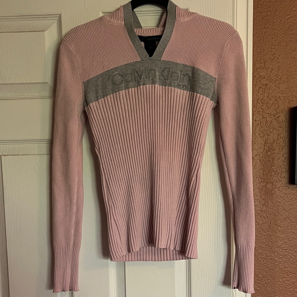 Calvin Klein Pink Ribbed V‑Neck Sweater with Gray Panel